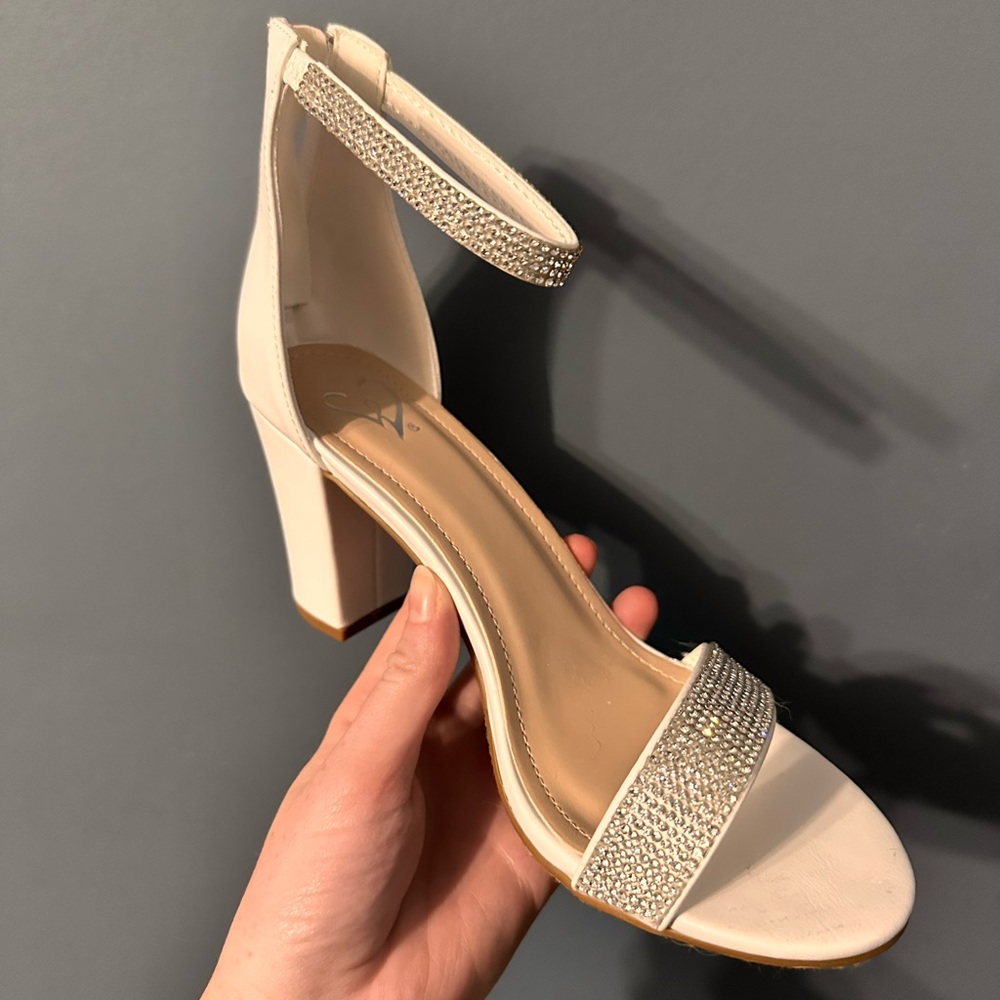 White shoes - Picture 4 of 5